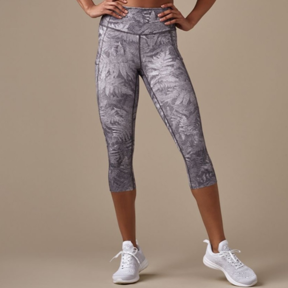 Lululemon Fast & Free Crop (19")
Kindred Spirit Alpine White Multi Size 6
